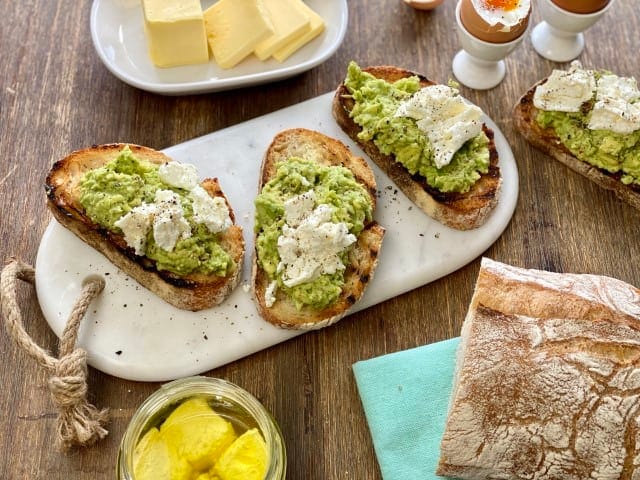 Smashed Avo with Goats Cheese